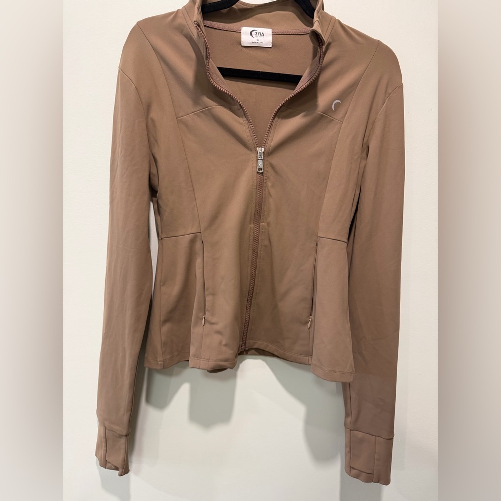 ZYIA Women’s Tan bomber jacket. SIze S (tag says XL inaccurately)